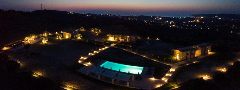 Mint Retreat Suites (Adults Only) Kalandra エクステリア 写真