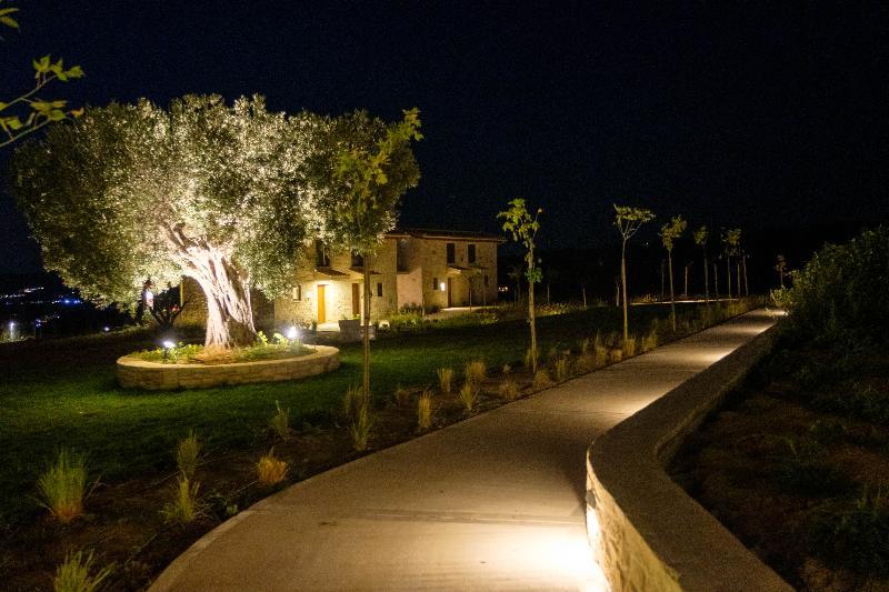 Mint Retreat Suites (Adults Only) Kalandra エクステリア 写真