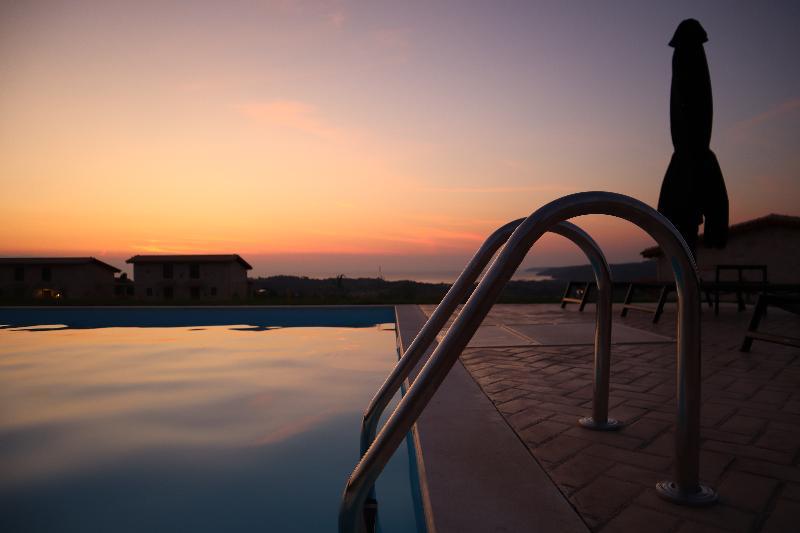 Mint Retreat Suites (Adults Only) Kalandra エクステリア 写真